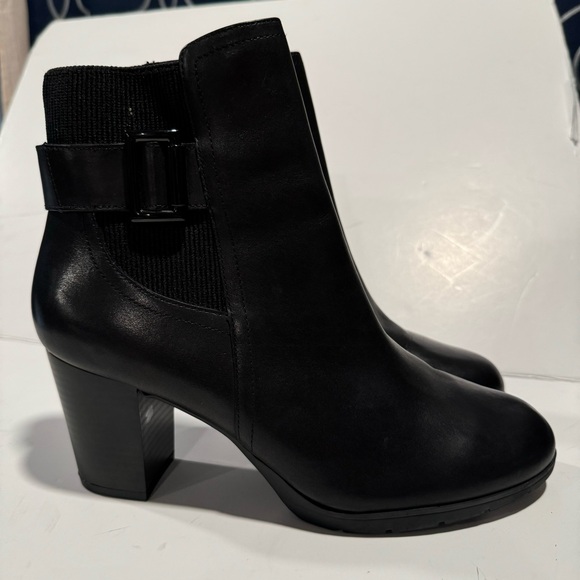 Anne Klein Womens Black Leather Block Heel Ankle Boots Shoes Size 10M - Picture 2 of 15